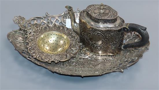 A continental pierced white metal dish, a similar strainer and a Hanau? bachelors teapot, 14 oz.